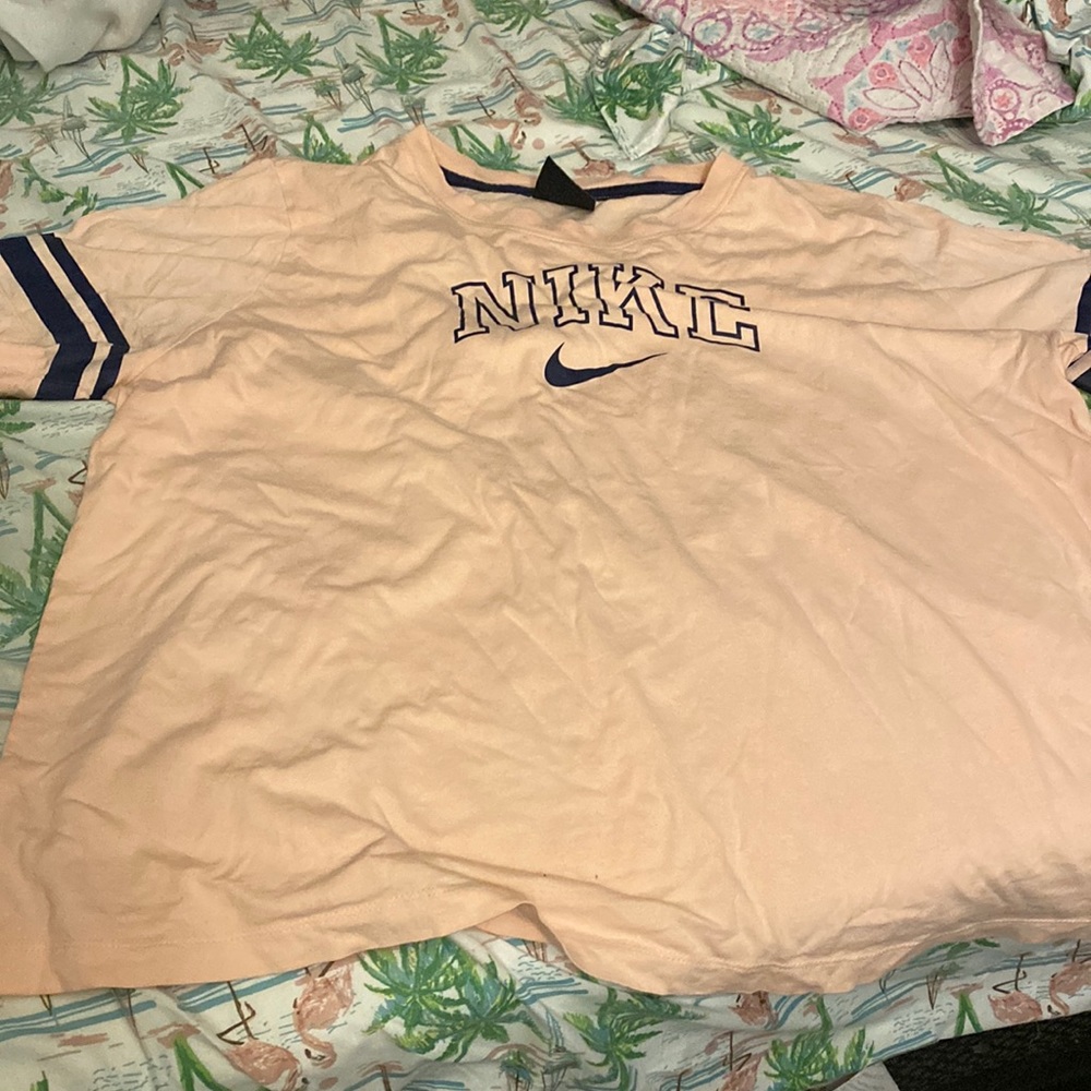 Women’s Nike shirt